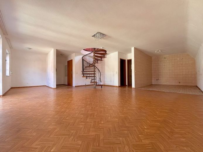 Raum für Neues: 3-Zimmer Maisonettewohnung im Zentrum – Foto 1