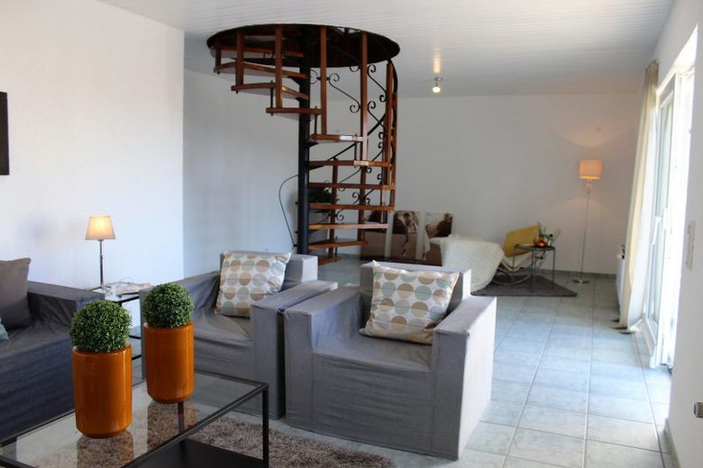 Ausgefallenes 2-Fam. Architektenhaus mit Pool,Energieausw. D, Runkel OT,provisionsfrei zu verkaufen – Haus 8 Wohnzimmer