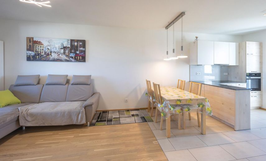 Moderne und neuwertige 4-Zimmer-Wohnung in Gronsdorf – Wohnzimmer 2