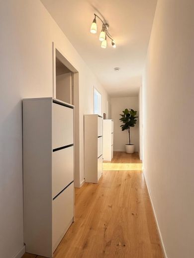 Provisionsfrei: Lichtdurchflutete 4-Zi.-Wohnung, moderner EBK & Loggia nahe U-Bahn / Panzerwiese – Flur