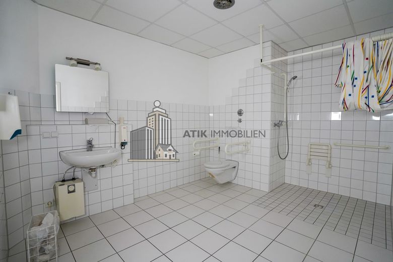 ATIK: Zentral gelegene, individuell gestaltbare Büroflächen im Medicenter zwischen Hbf und Planken – Behindertengerechtes WC mit Dusche