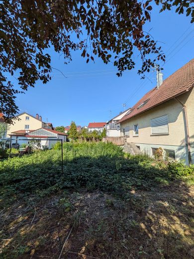 Sanierungsbedürftiges 2-Familienhaus in ruhiger Lage mit großem Garten – Foto 6
