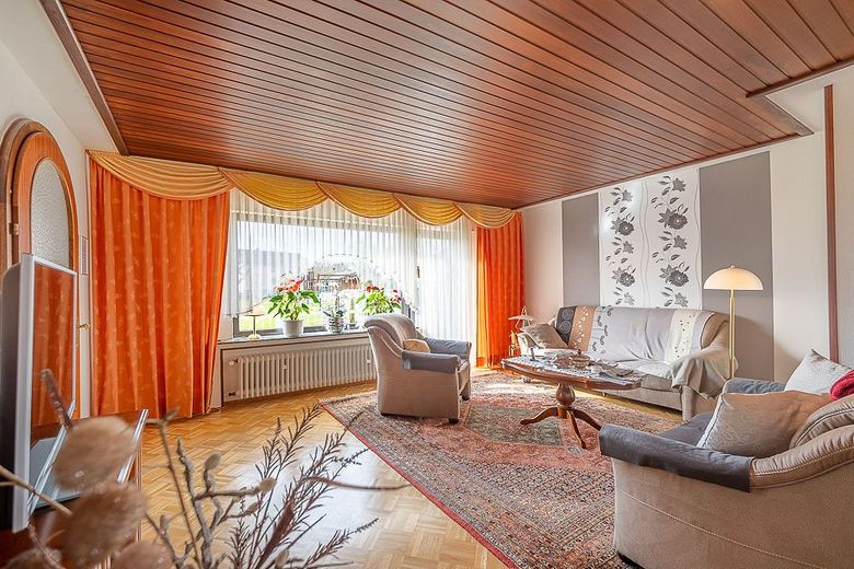 Sommer in Ihrem neuen Zuhause - Bungalow mit Terrasse - Balkon - Garage und viel Garten in Krunkel – Wohnzimmer