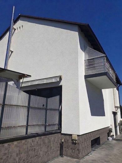 127 m² PRIVATES WOHNEN MIT EIGENEM POOL & GARTEN – 2 GARAGEN + 1.920 € KALTMIETEINNAHMEN – Haus Ansicht