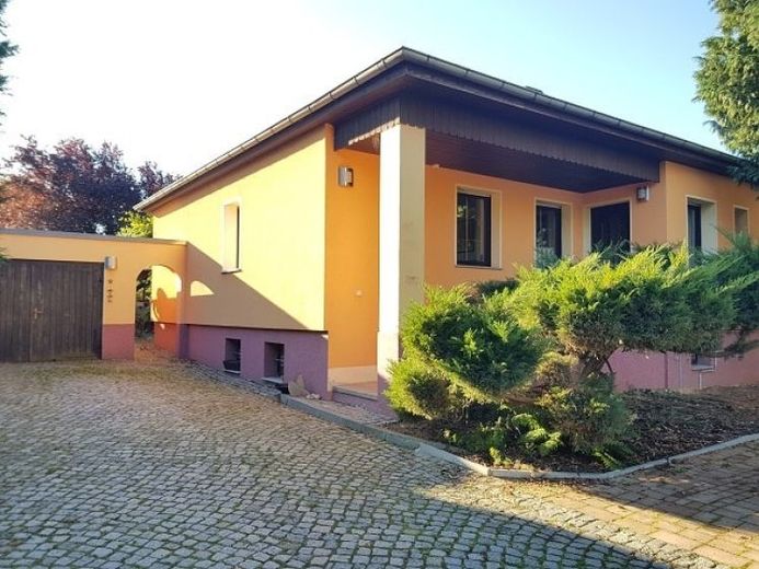 Haus, Garten, Pool... hier fühlt sich die ganze Familie wohl! – Foto 1