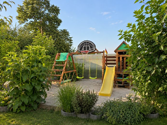 Modernes 217-m²-Familienhaus mit 8 Zimmern, PV-Speicher, Wallbox, Solar & großem Garten – Foto 4
