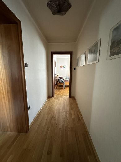 Flur OG zwischen SZ 3 und 4