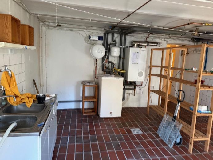 Waschmaschine/ Heizungskeller