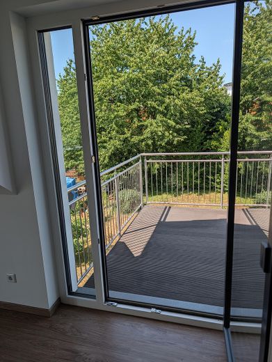 Traumhafte 3-Zimmerwohnung mit Blick zum Herkules – Tür zum Balkon