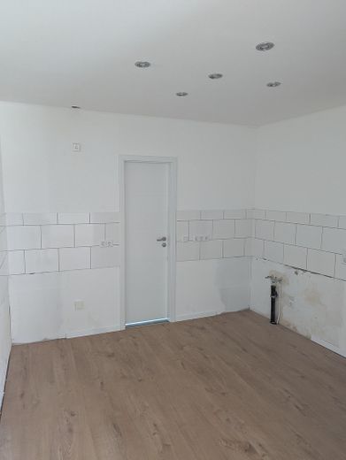 Küche mit Blick zur Bad Tür