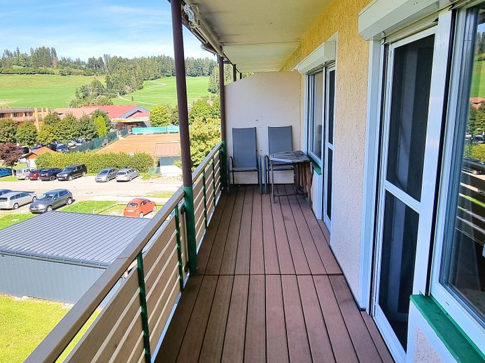 Hohe Mietrendite oder sofort selber einziehen! Exklusive sonnige 2-Zi-Wohnung mit Balkon in Weiler – Balkon