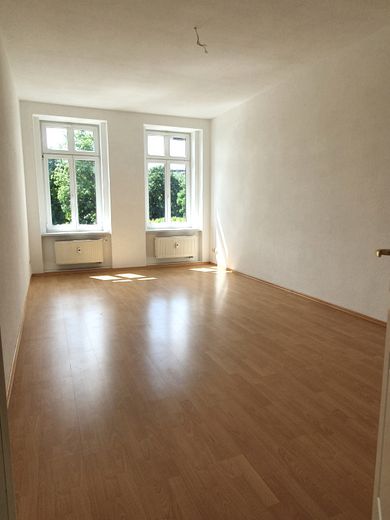 2. Wohnzimmer zum Park