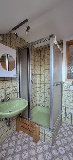 Bad mit Dusche DG