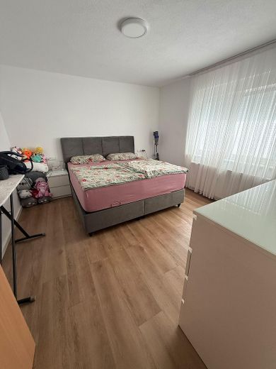 Exclusief 3-kamerappartement op een centrale locatie met groot balkon op de 1e verdieping – Schlafzimmer