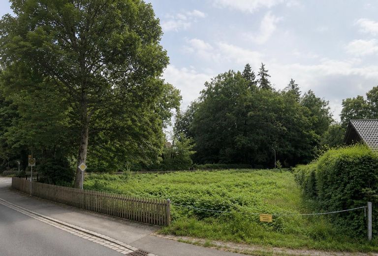 Grundstück am Starnberger See in Bernried – Grundstück im Sommer