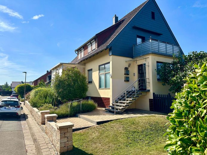 Modernisiertes Zweifamilienhaus in zentraler Lage – Neustadt am Rübenberge – Titelbild