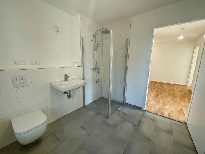 Badezimmer mit Regendusche