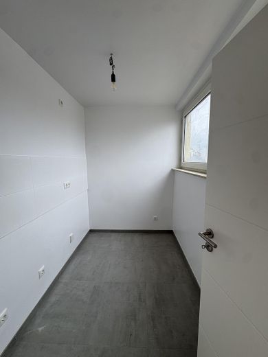Erstbezug nach Sanierung. Sehr Helle 2 Zimmer Wohnung mit Einbauküche – einbauküche wird noch gelifert
