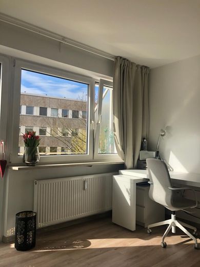 Helles, lichtdurchflutetes Appartment in München-Maxvorstadt/Schwabing frisch renoviert – Wohnraum