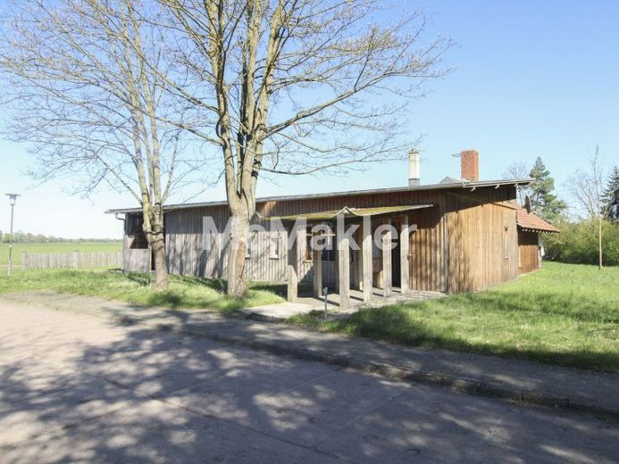 Viel Holz in ländlicher Ruhe: Kernsaniertes Wohnhaus mit tollem Raumklima in Feldrandlage – Foto 1