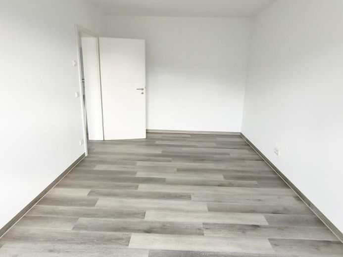 2 Zi. Wohnung (Nr. 8) im OG mit Balkon – Schlafzimmer Bild 4