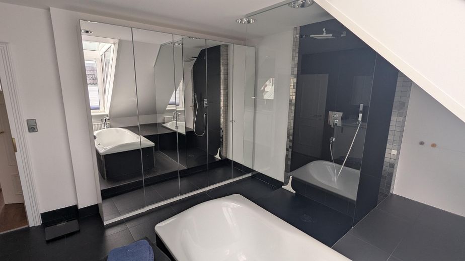 Bad (mit Einbau-Schrank)