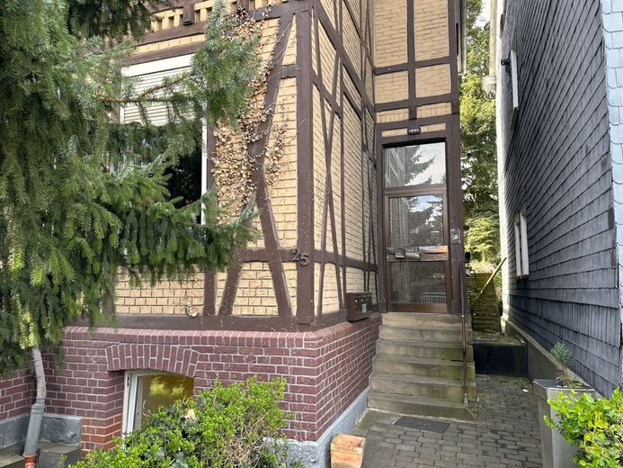 Zentrumsnahes Wohn- und Geschäftshaus (1 Gewerbe + 3 Wohnungen) in Schwelm - voll vermietet – Hauseingang