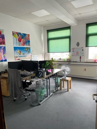 günstiger Büroraum in Gemeinschaftsbüro im Industriegebiet Leonberg an der Autobahn – Büro 8