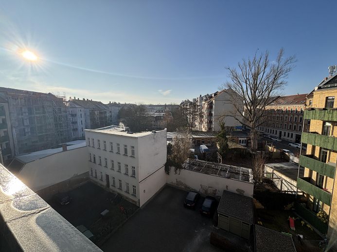 Wysokiej jakości, przytulne, centralne mieszkanie w Stötteritz wraz z miejscem parkingowym – Blick in den Innenhof