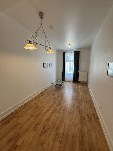 2 Zimmer-Wohnung in zentraler Lage in Frankfurt Sachsenhausen – Wohnzimmer