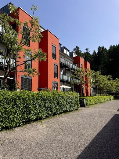 Hochwertig sanierte 2-Zimmer-Wohnung im historischen Ensemble - Seenähe, Balkon & Aufzug – Wohnung A05 - Außenansicht 1