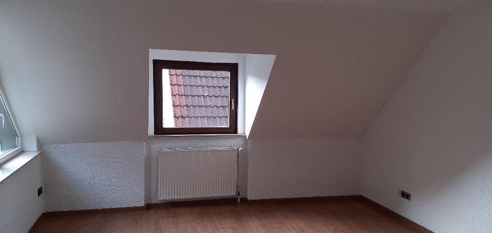 Gemütliche, helle 3 Zimmer Dachgeschosswohnung, zentral in Mz-Ebersheim – Wohn- Esszimmer 2