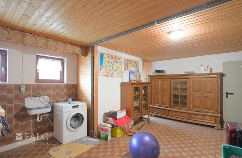 Gepflegtes Einfamilienhaus in Kürten: Ankommen &amp; Wohlfühlen - mit Kamin und Garten – Waschküche