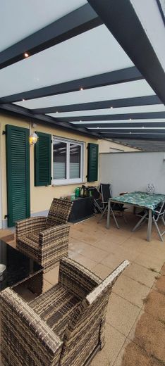 Terrasse mit Pergola