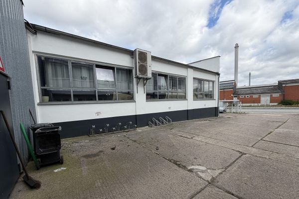 Hallen- und Bürofläche 240 qm hell und zentral in der Posener Straße