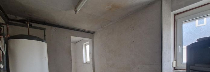 Waschküche mit Heiswasserb.