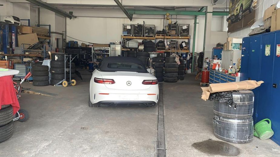 Abitare nel lusso in un attico di 200 m² con capannone, officina, produzione e attività commerciale – Werkstatt