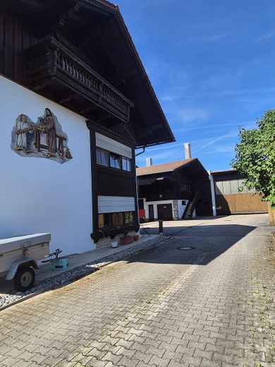Molto spazio da privato - grande casa unifamiliare con 8 stanze – Hofzufahrt