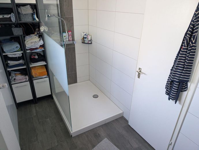 Gepflegte 6 Zimmer 152 qm DDH mit Garage und Garten in 91088 Bubenreuth – Badezimmer