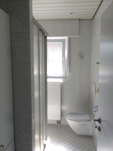 Einfamilienhaus mit 5 Zimmern ab sofort zu vermieten – Dusche/WC EG