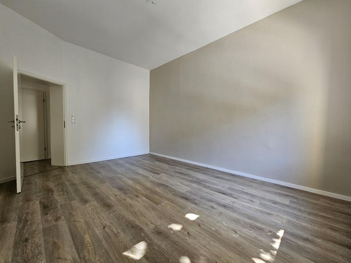 Sanierter Altbau! 3-Zi-Wohnung mit Balkon im 1.OG im beliebtem Martinsviertel – Schlafzimmer 2 Bild 1