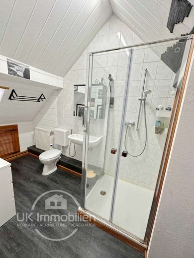 Saniert + Charmant! 1-2-Familienhaus im Hofreitenstil in MKK-Neuberg + Flexibel 5-8-Zimmer möglich! – NFL: TGL-Duschbad