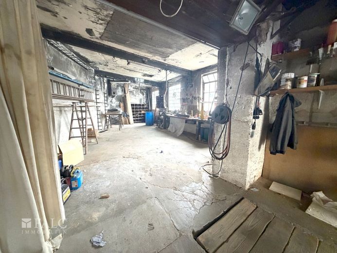 Handwerkerobjekt mit Dachterrasse und ehemaliger Werkstatt – Garage