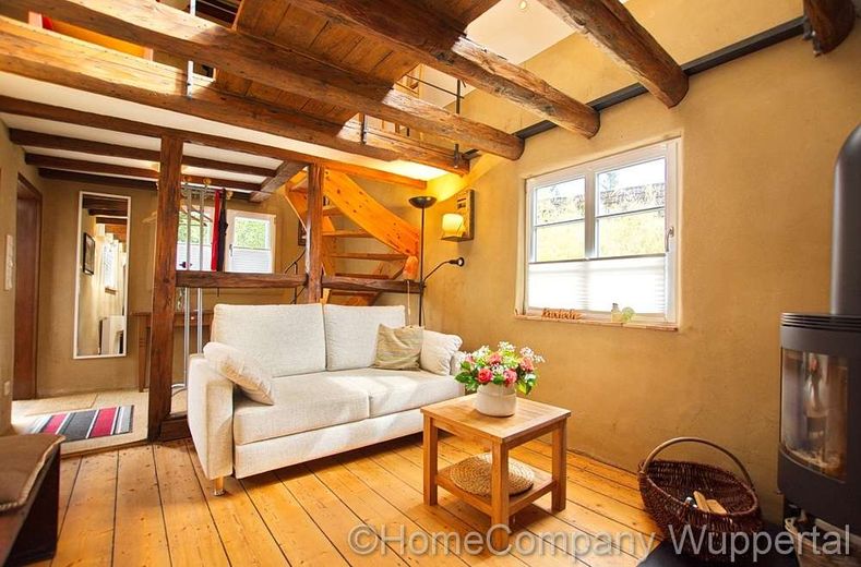 Wohnen in einem Bergischen Häuschen! Hochwertig renoviertes Fachwerk-Tiny-Haus in Cronenberg – 49ca518ea97bfce4ca1d9ce6747487a9e520758a.jpg