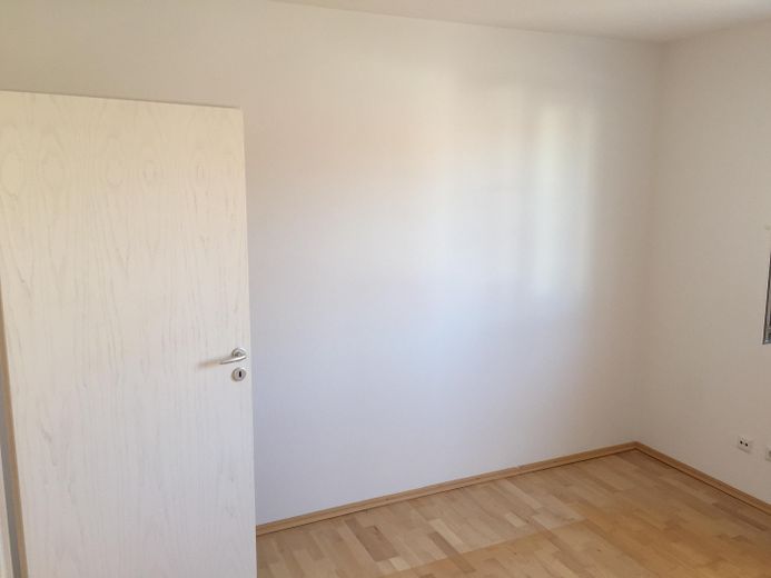 Moderne 3-Zimmer Wohnung mit Balkon, EBK und Garage – Schlafen