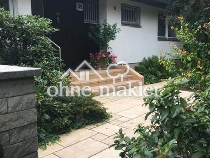 Esclusiva casa a schiera angolare in stile bungalow con galleria, piscina e giardino da sogno – Foto 1