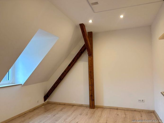 Reihenmittelhaus in zentraler Lage von Naila bietet ein großzügiges Zuhause – VUB0002349-14