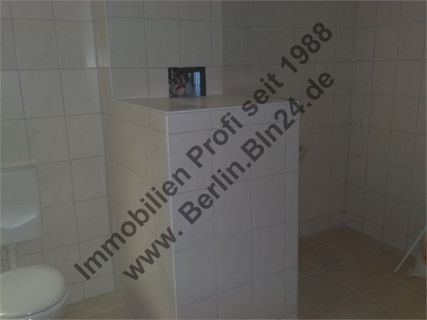 G+ 4 Zimmer Nähe U Bahn - der Stellplatz kostet Extra – 2011-07-18 09-00-24