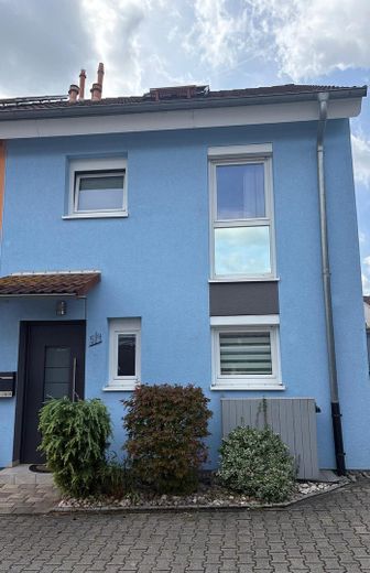 ADOSADO DOBLE TOP de 125 m², hasta 6 habitaciones, SIN comisión – Außenansicht Hauseingang