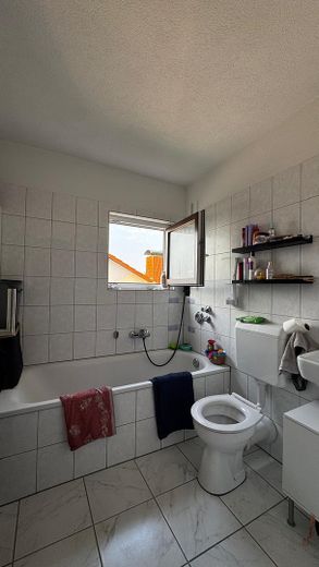 Lichte 2-kamerwoning 50 m² plus garage, inbouwkeuken en extra gebruiksoppervlakte – Badezimmer